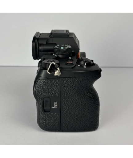 Sony a7 IV Mirrorless Camera with 28-70mm Lens